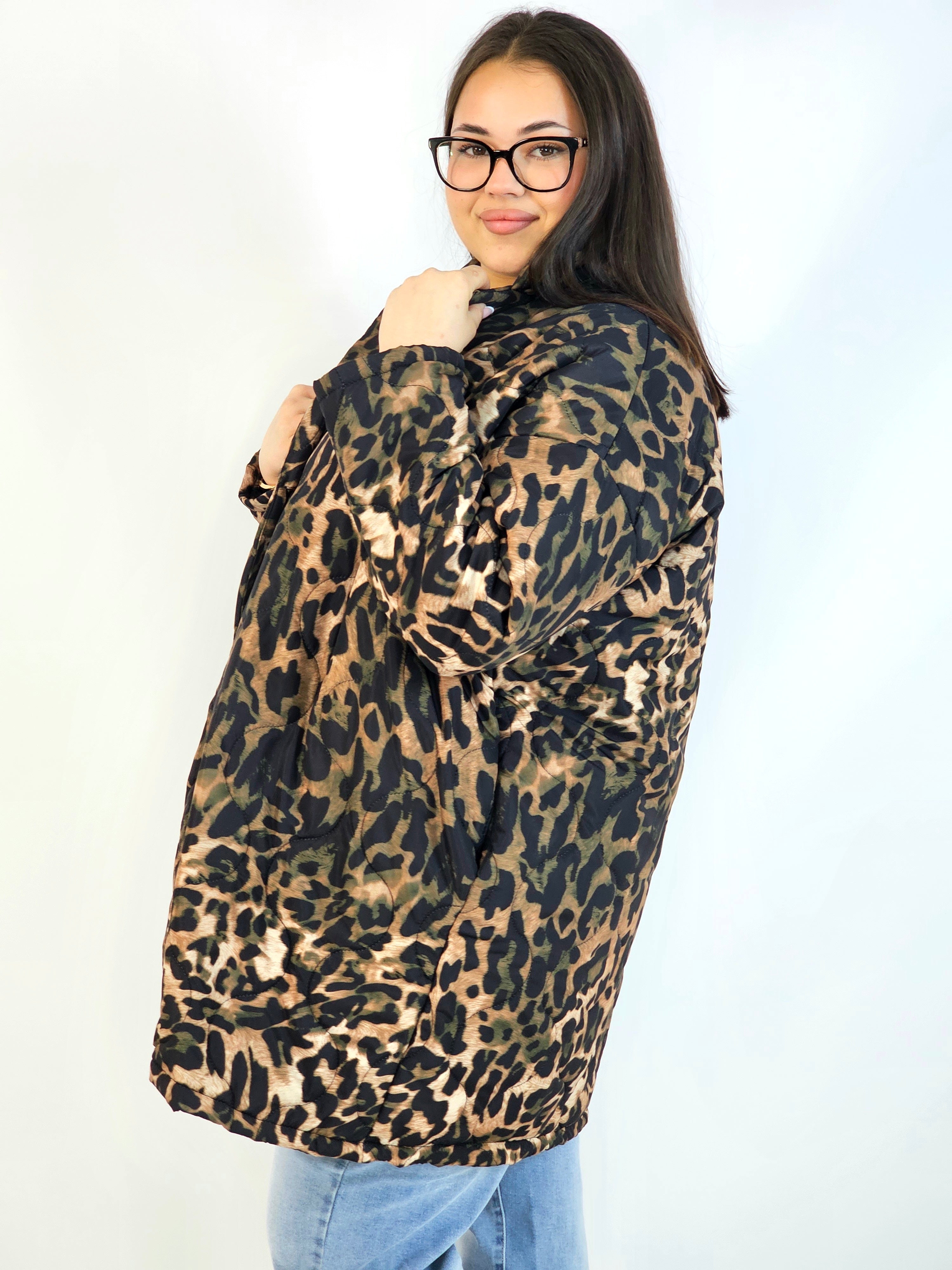 Pikowana kurtka plus size w panterkę – modny akcent na chłodniejsze dni Stylowa XL