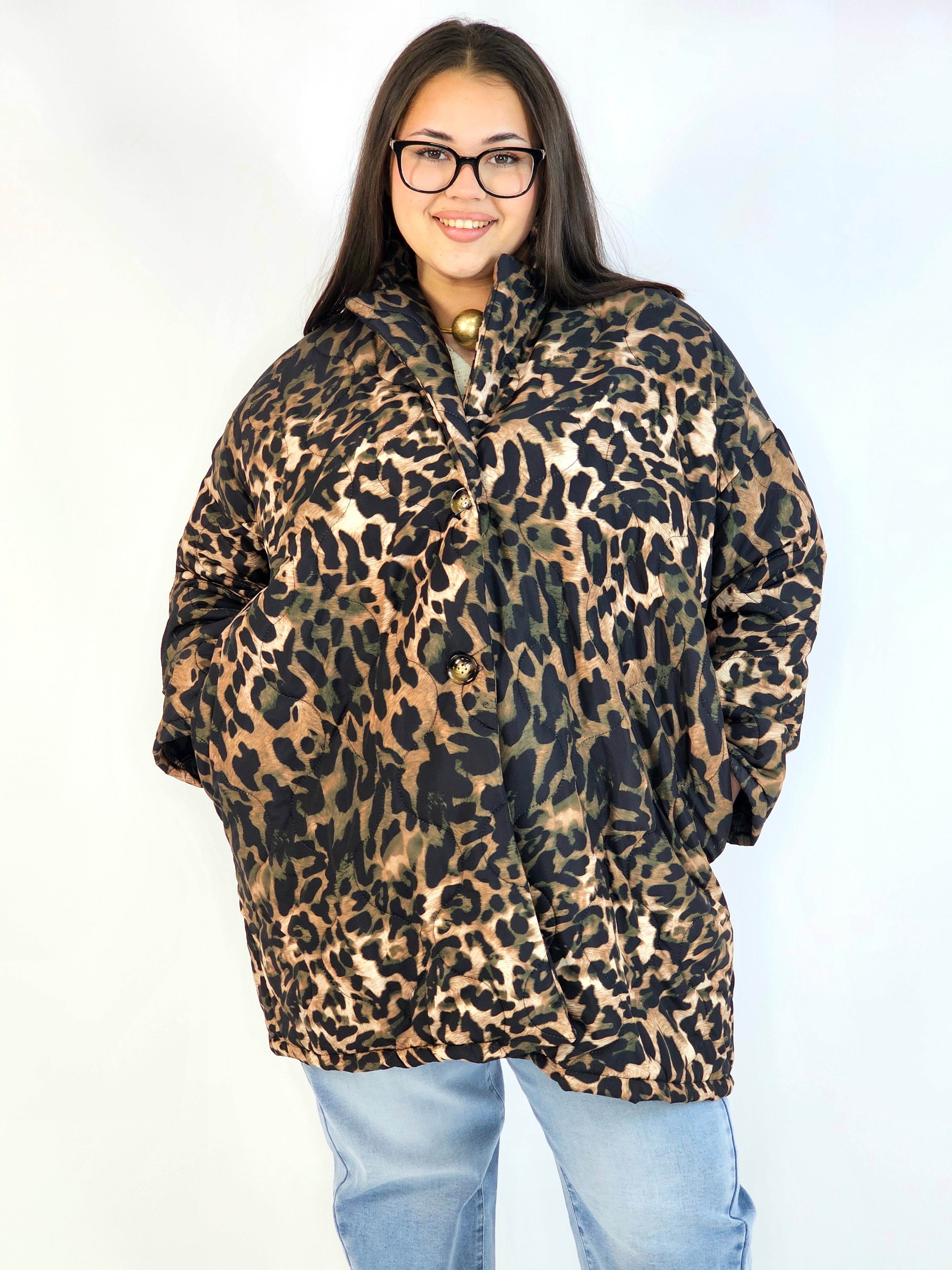 Pikowana kurtka plus size w panterkę – modny akcent na chłodniejsze dni Stylowa XL