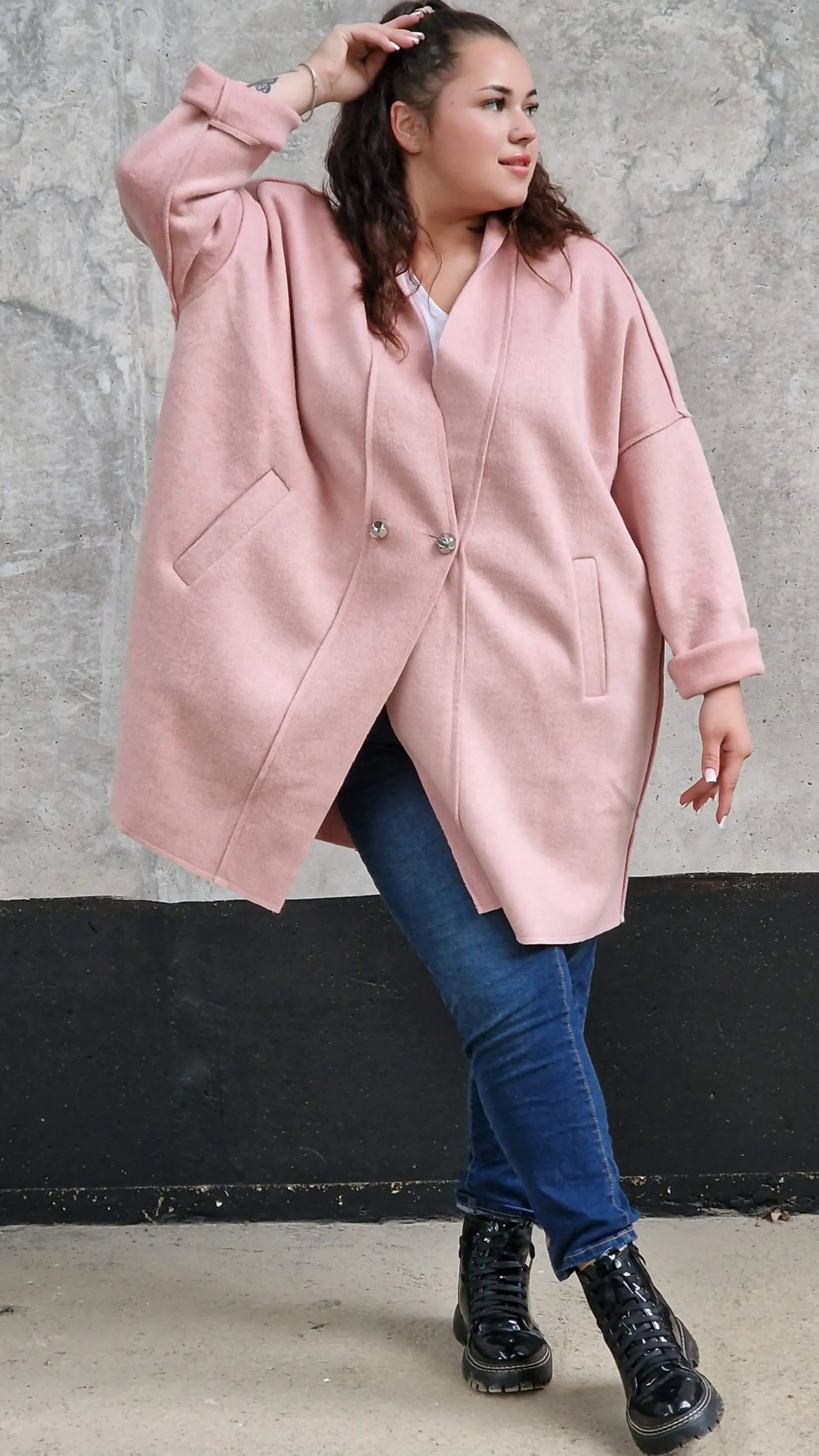 Płaszcz Oversize StylowaXL – Moda Plus Size dla Kobiet XXL | Elegancja i Komfo Stylowa XL