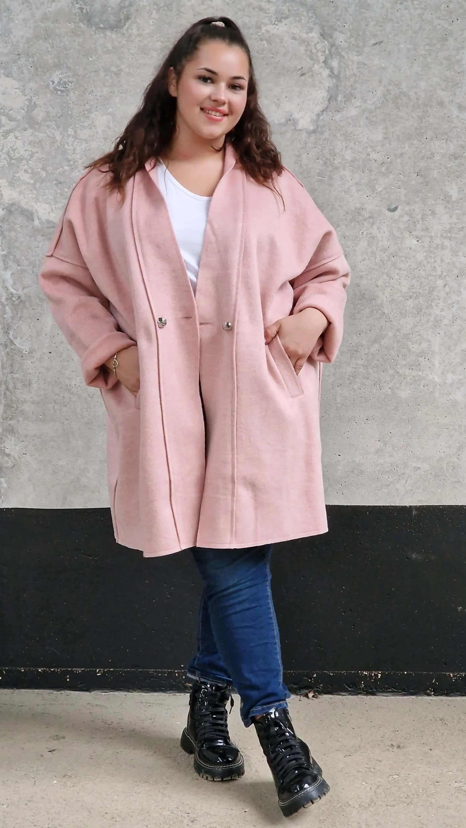 Płaszcz Oversize StylowaXL – Moda Plus Size dla Kobiet XXL | Elegancja i Komfo Stylowa XL