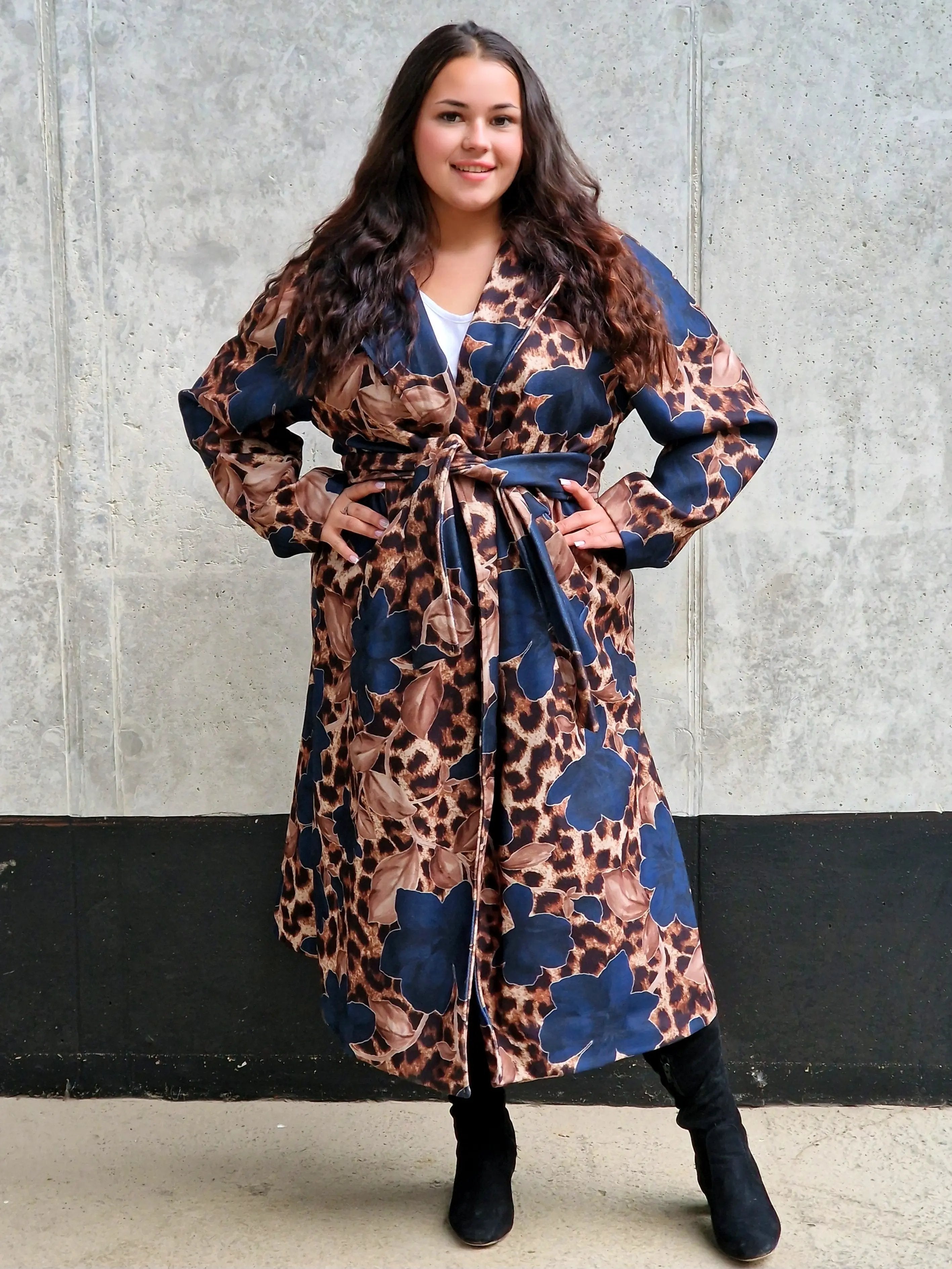 Płaszcz damski w kwiatowy wzór i panterkę Stylowa XL