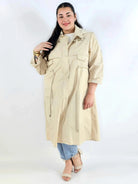 Płaszcz damski z kapturem – lekkość i styl w modzie plus size Stylowa XL