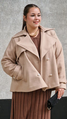 Płaszcz dwurzędowy plus size – elegancja i ponadczasowy styl dla każdej kobiety Stylowa XL