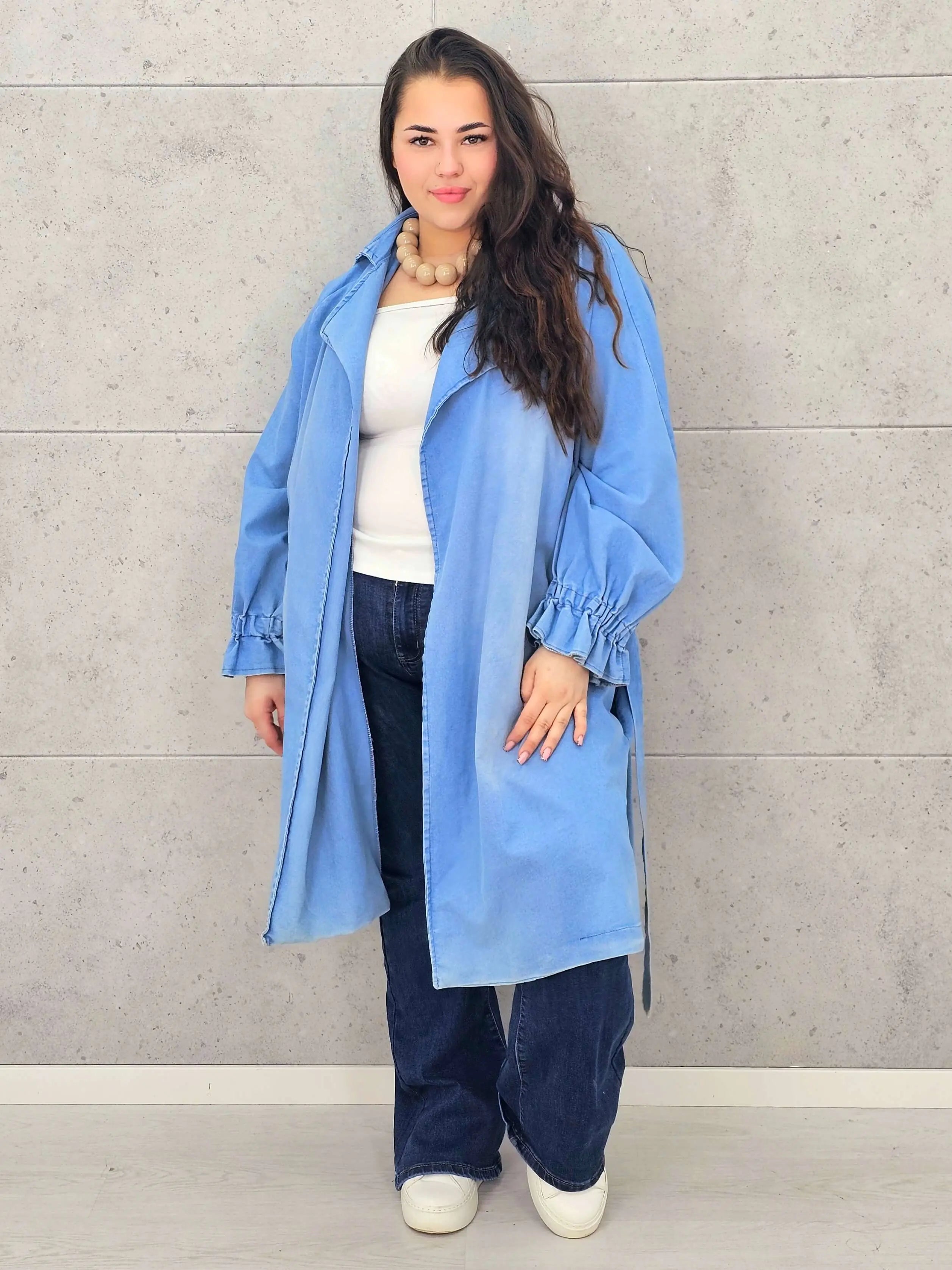 Płaszcz plus size – denimowy płaszcz oversize z paskiem i modną aplikacją Stylowa XL
