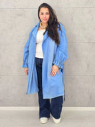 Płaszcz plus size – denimowy płaszcz oversize z paskiem i modną aplikacją Stylowa XL