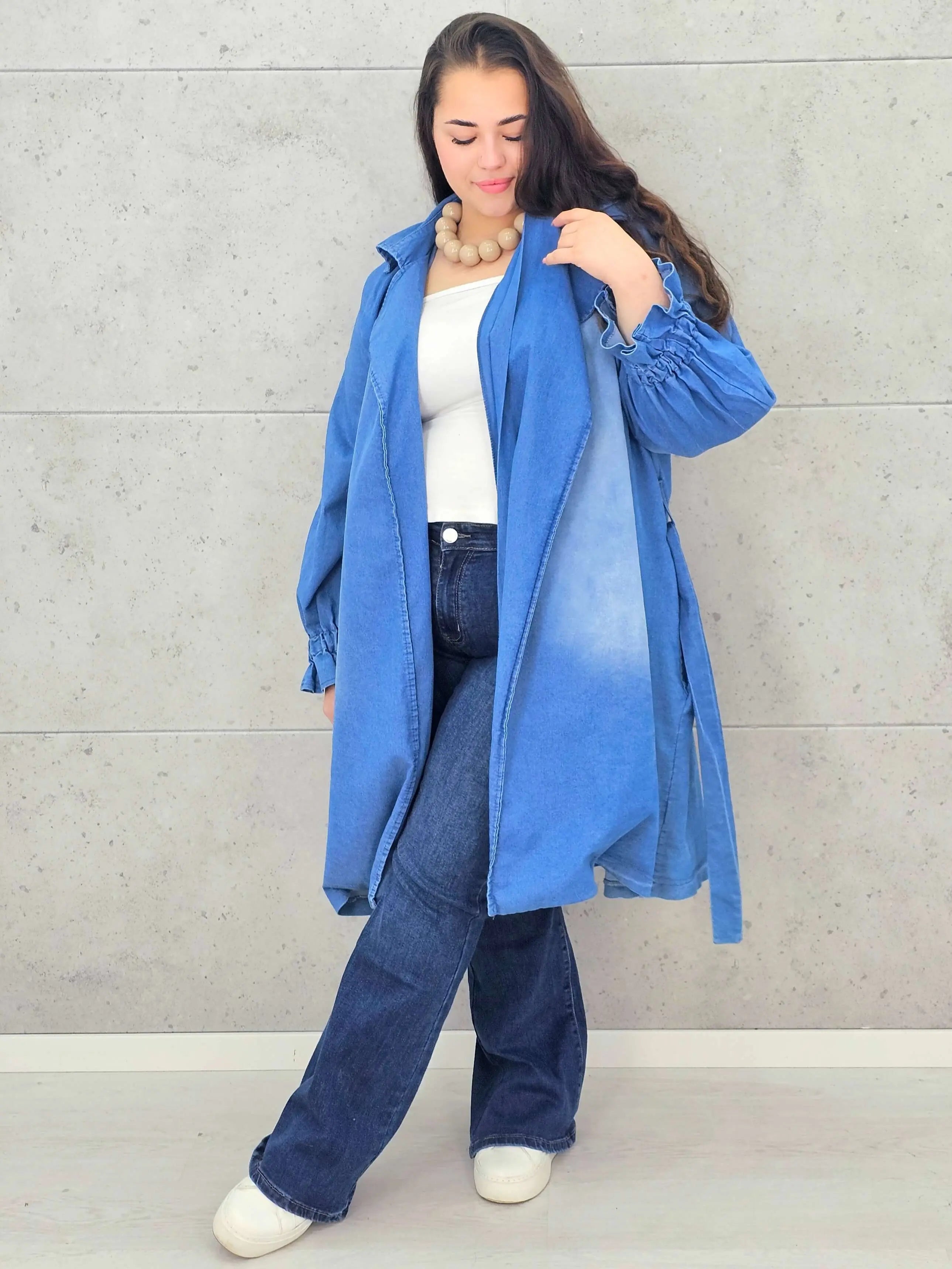 Płaszcz plus size – denimowy płaszcz oversize z paskiem i modną aplikacją Stylowa XL