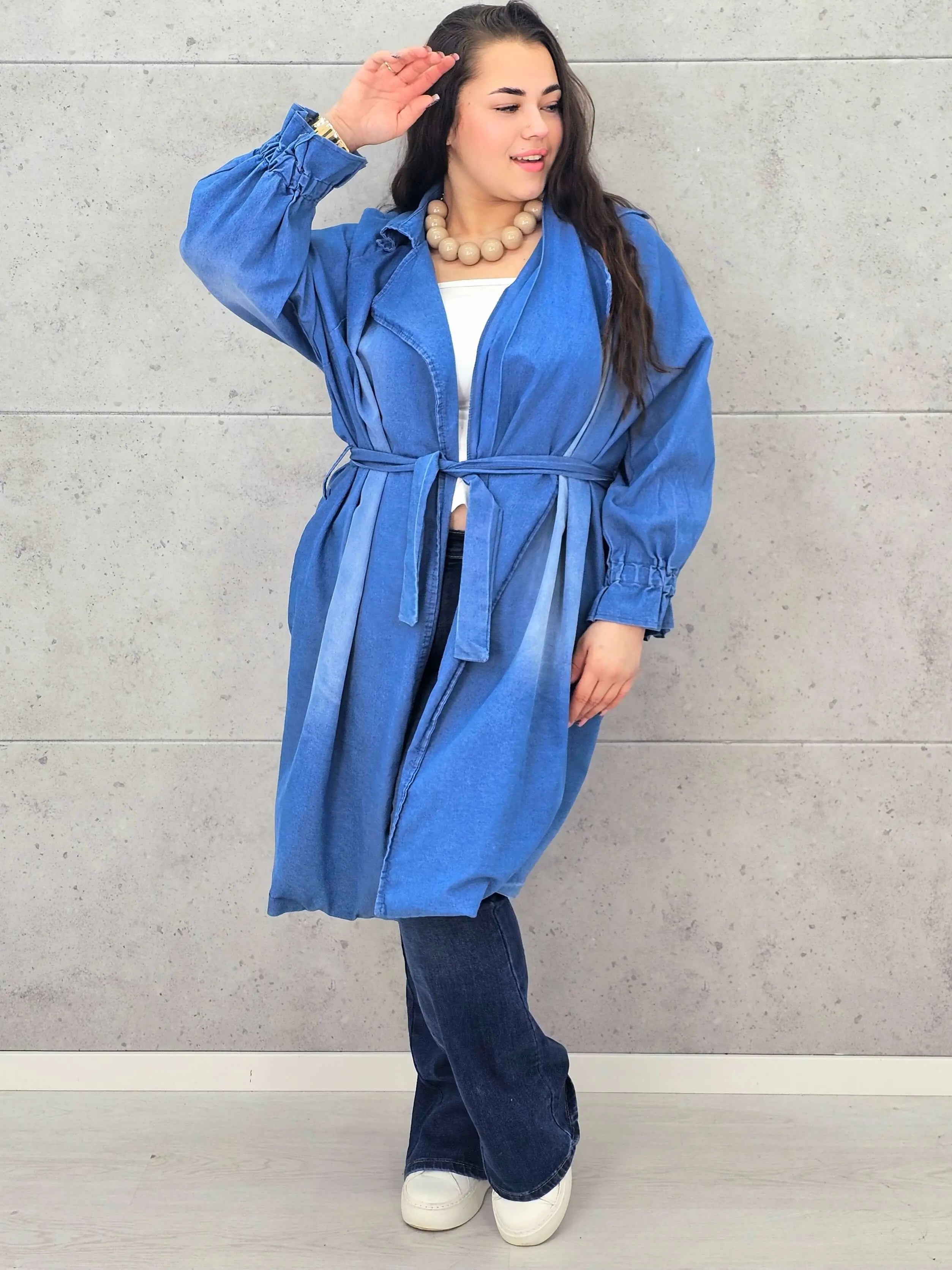 Płaszcz plus size – denimowy płaszcz oversize z paskiem i modną aplikacją Stylowa XL