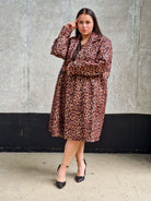 Płaszcz plus size – elegancki płaszcz damski w panterkę. Stylowa XL