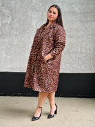 Płaszcz plus size – elegancki płaszcz damski w panterkę. Stylowa XL