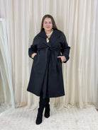 Płaszcz plus size o luksusowym kroju oversize z elegancką broszką i paskiem Stylowa XL