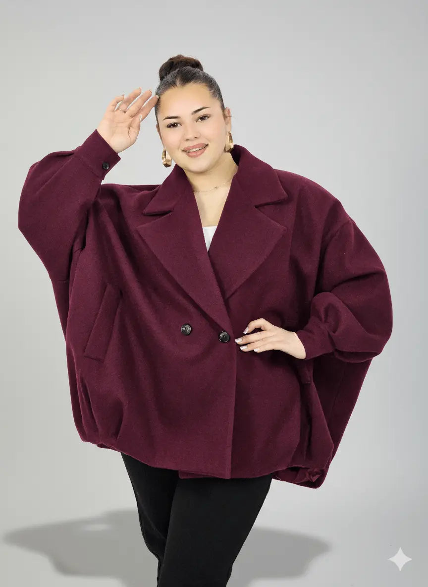 Płaszcz plus size oversize dwurzędowy z szerokim kołnierzem – modny krótki fason XXL Stylowa XL
