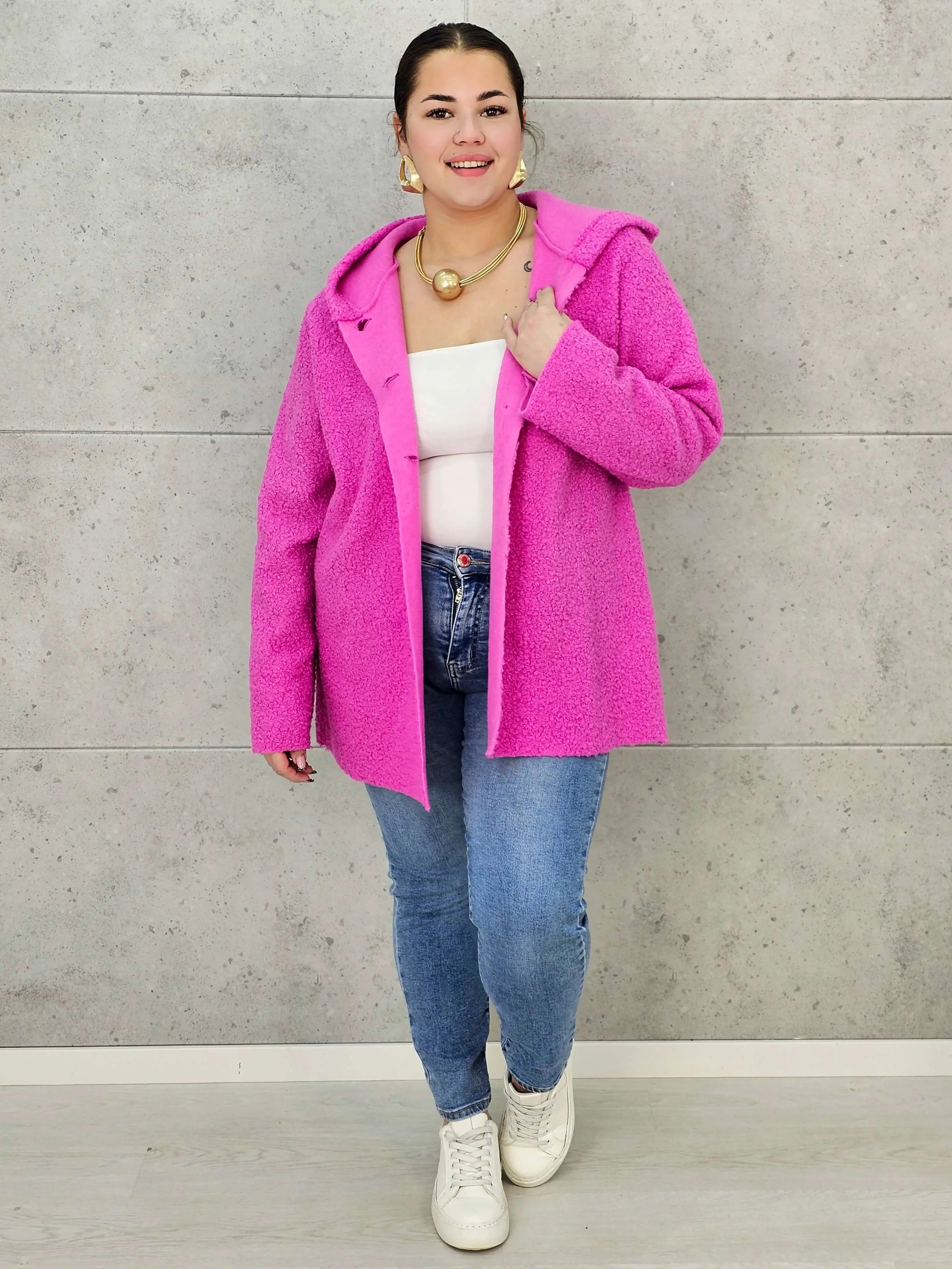 Płaszcz plus size z kapturem – ciepło, styl i kobiecość w jednym! Stylowa XL