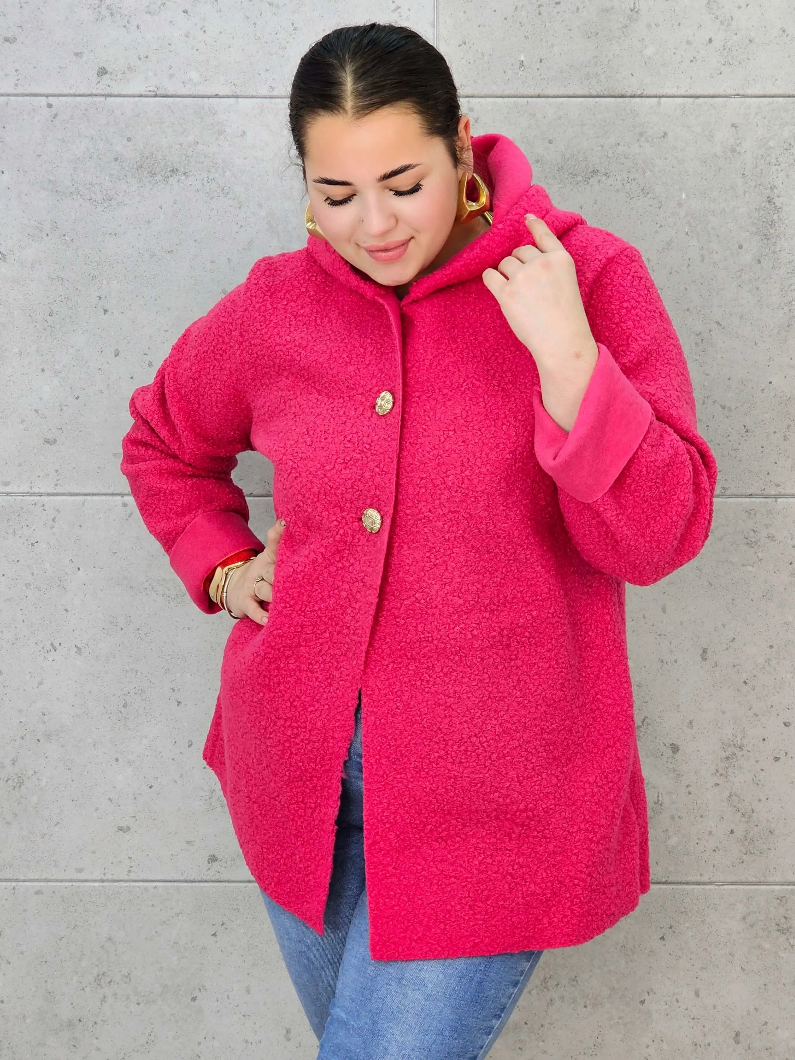 Płaszcz plus size z kapturem – ciepło, styl i kobiecość w jednym! Stylowa XL