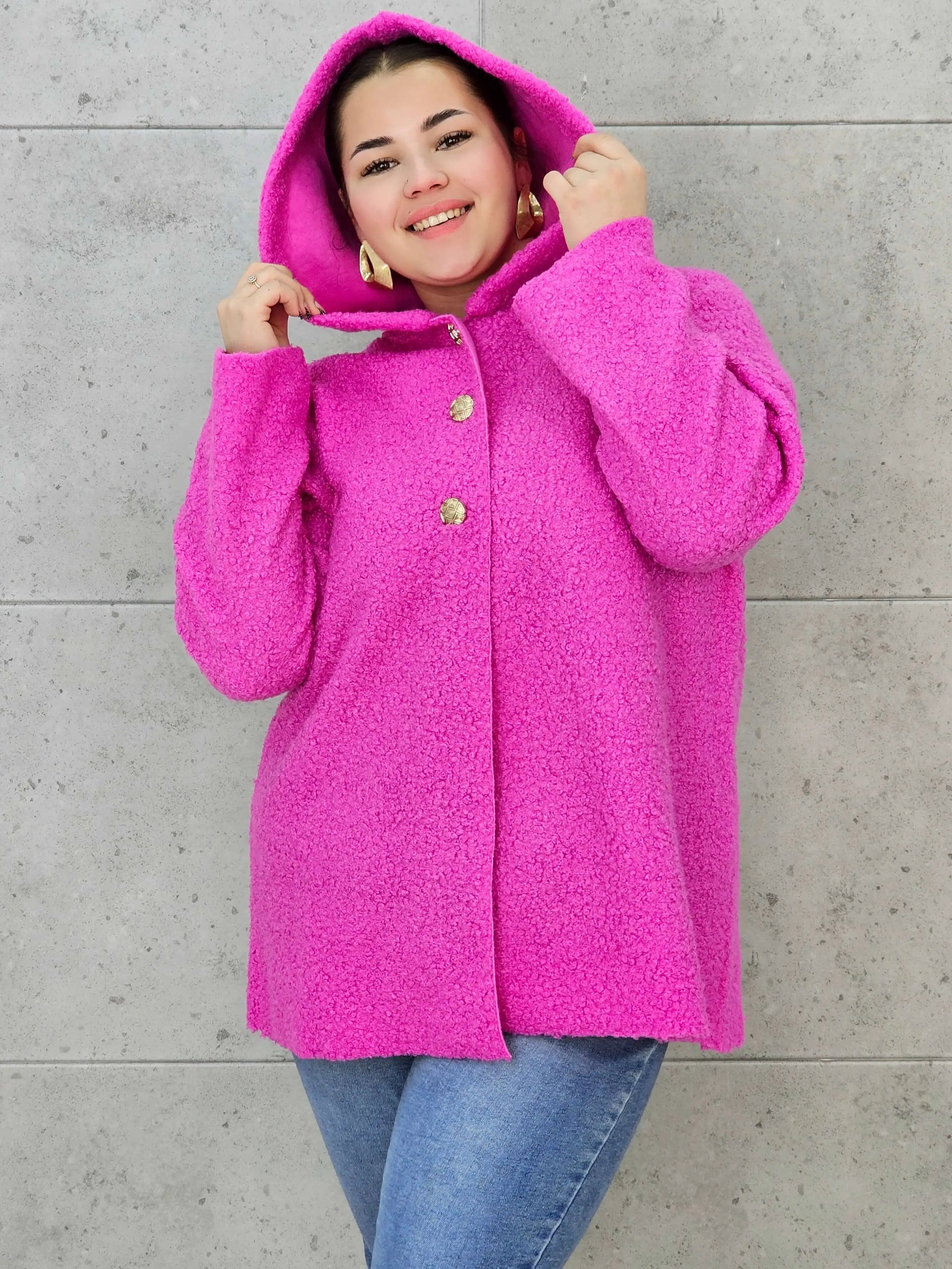 Płaszcz plus size z kapturem – ciepło, styl i kobiecość w jednym! Stylowa XL