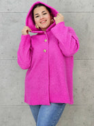 Płaszcz plus size z kapturem – ciepło, styl i kobiecość w jednym! Stylowa XL