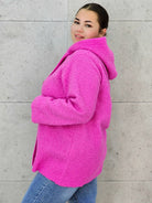 Płaszcz plus size z kapturem – ciepło, styl i kobiecość w jednym! Stylowa XL