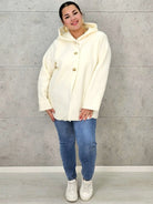 Płaszcz plus size z kapturem – ciepło, styl i kobiecość w jednym! Stylowa XL