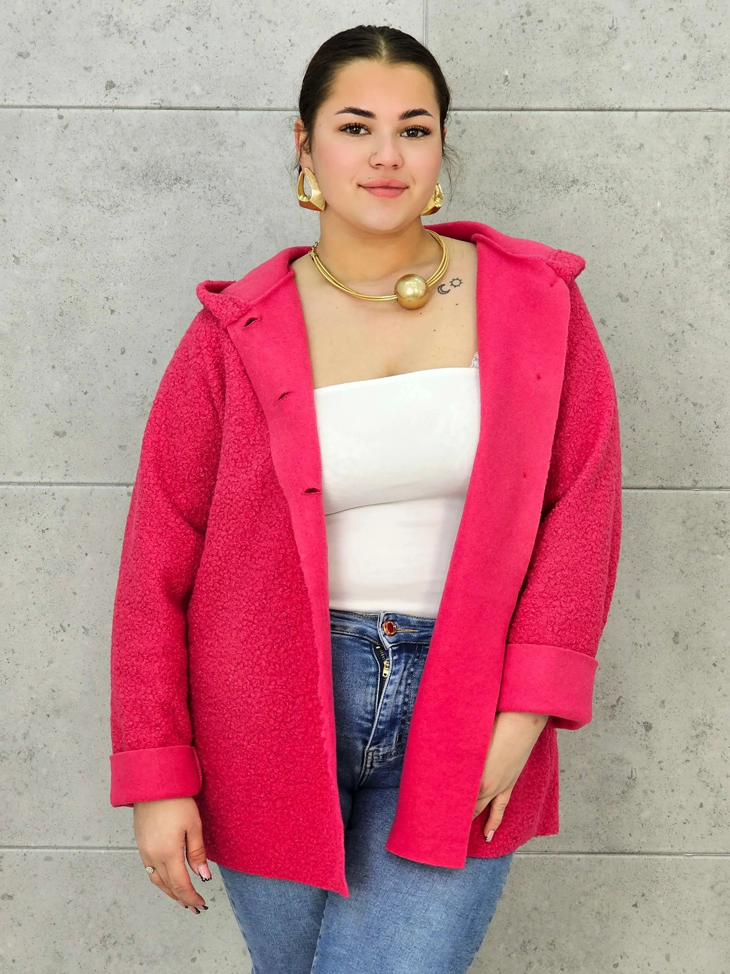 Płaszcz plus size z kapturem – ciepło, styl i kobiecość w jednym! Stylowa XL