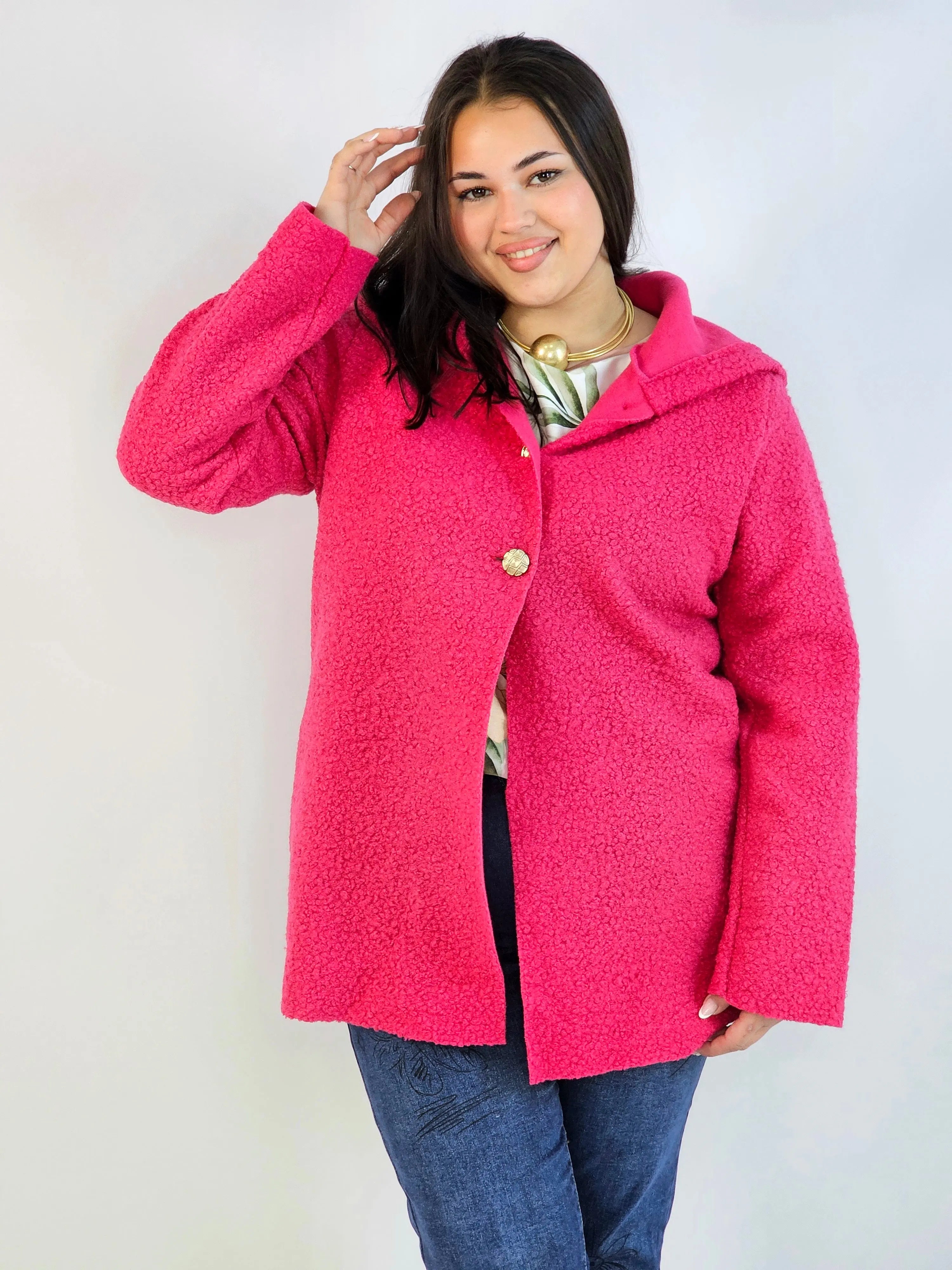 Płaszcz plus size z kapturem – ciepło, styl i kobiecość w jednym! Stylowa XL