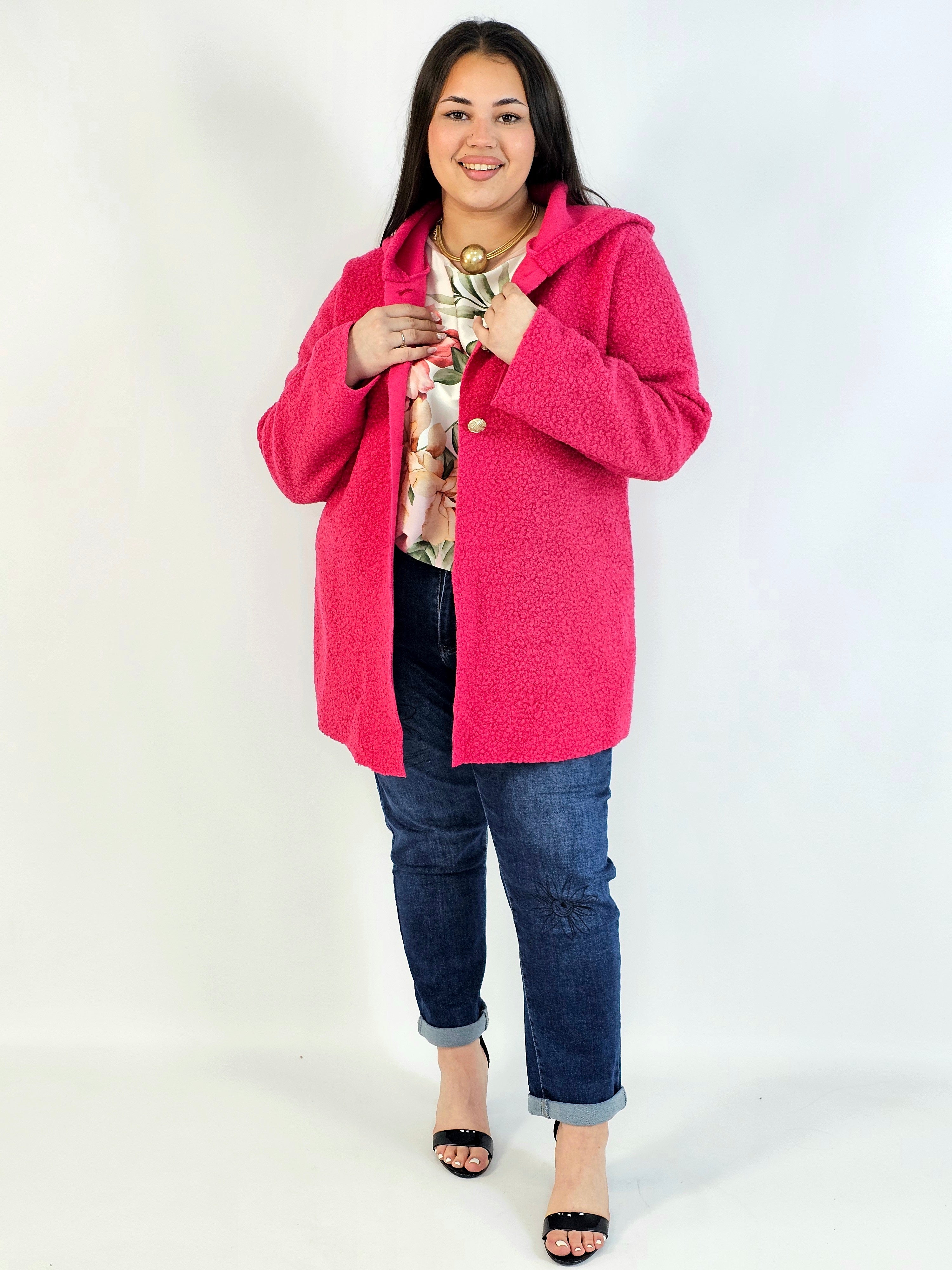 Płaszcz plus size z kapturem – ciepło, styl i kobiecość w jednym! Stylowa XL