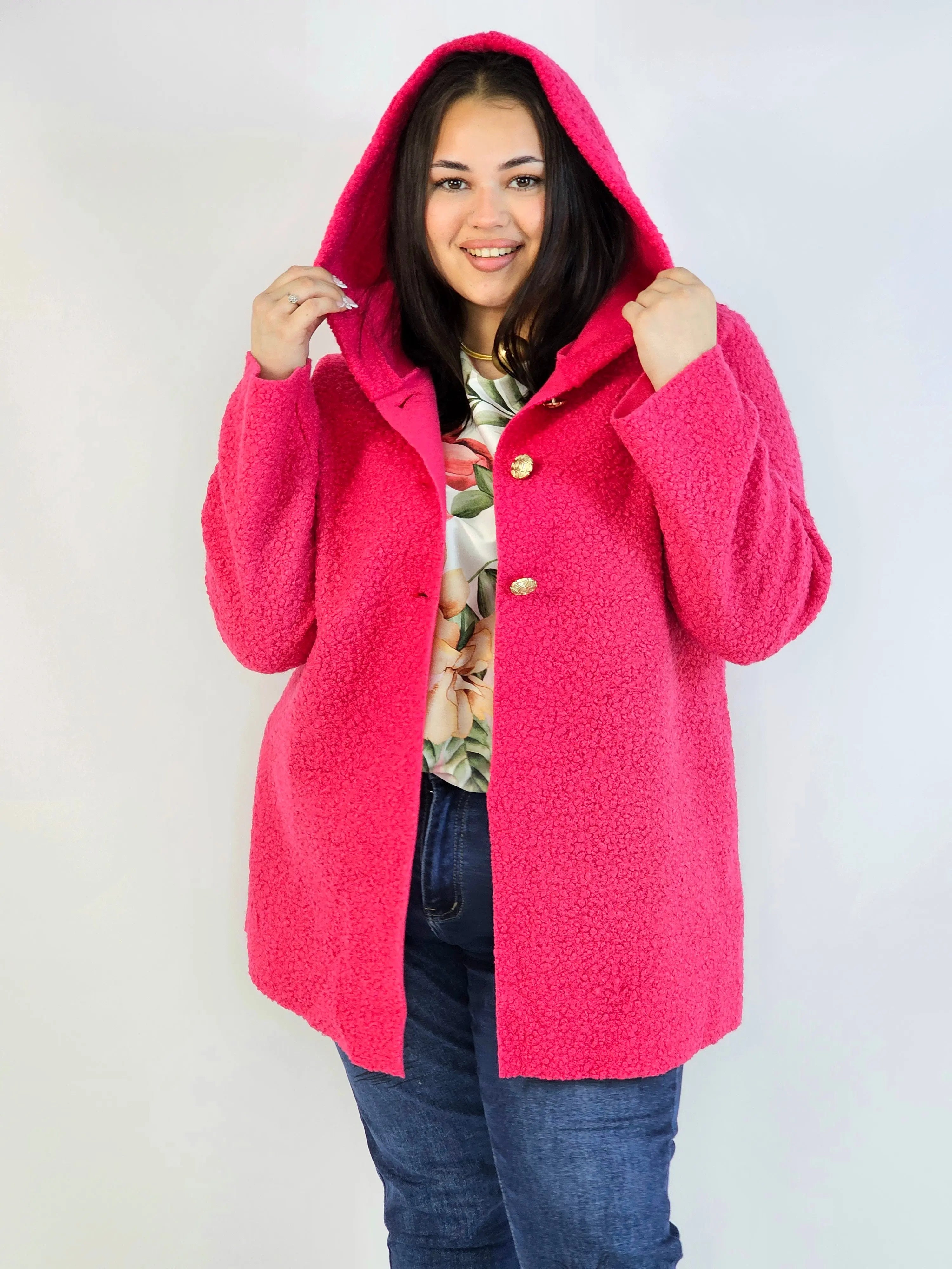 Płaszcz plus size z kapturem – ciepło, styl i kobiecość w jednym! Stylowa XL