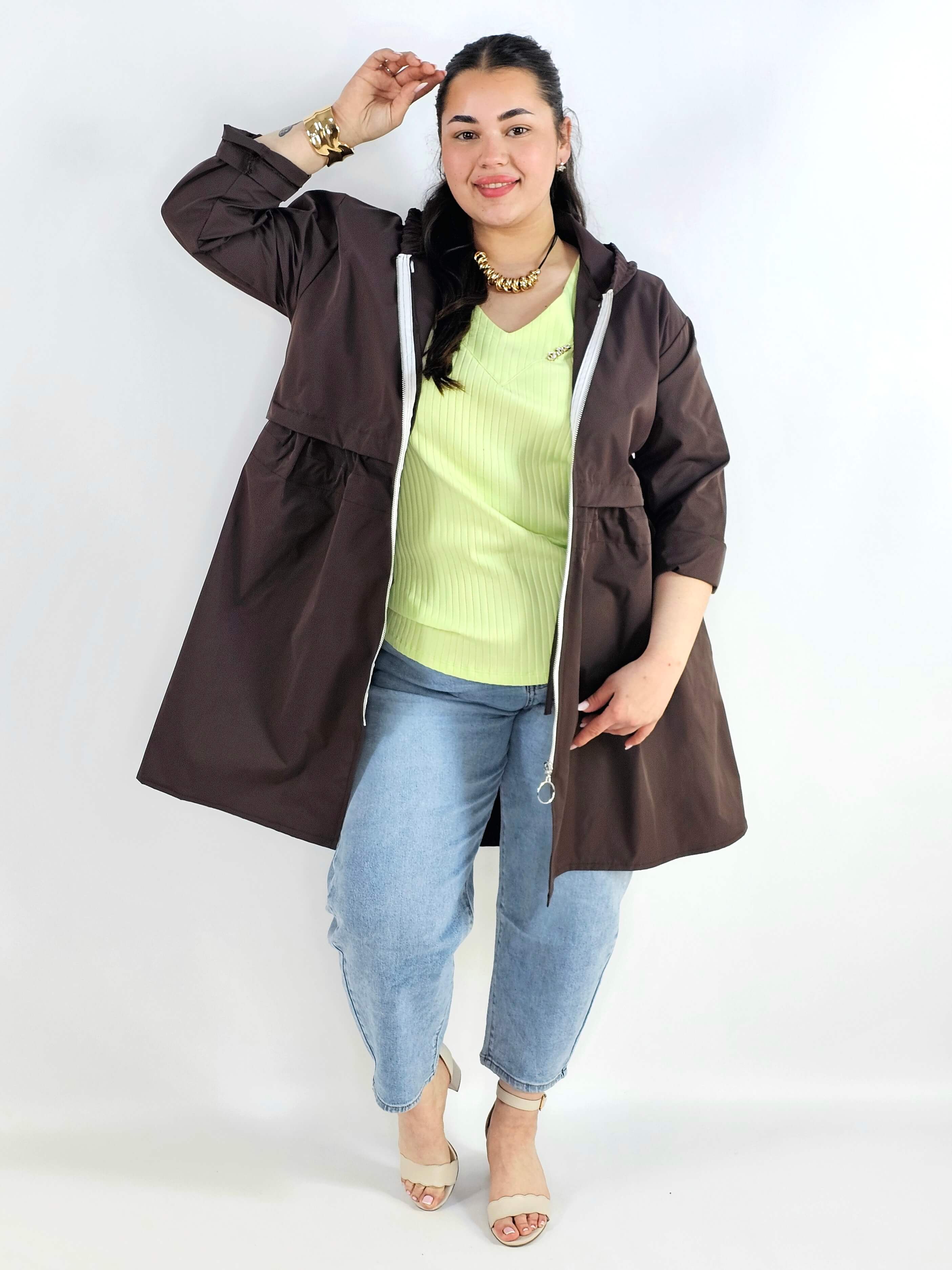 Płaszcz plus size z kapturem – lekkość, która otula sylwetkę Stylowa XL