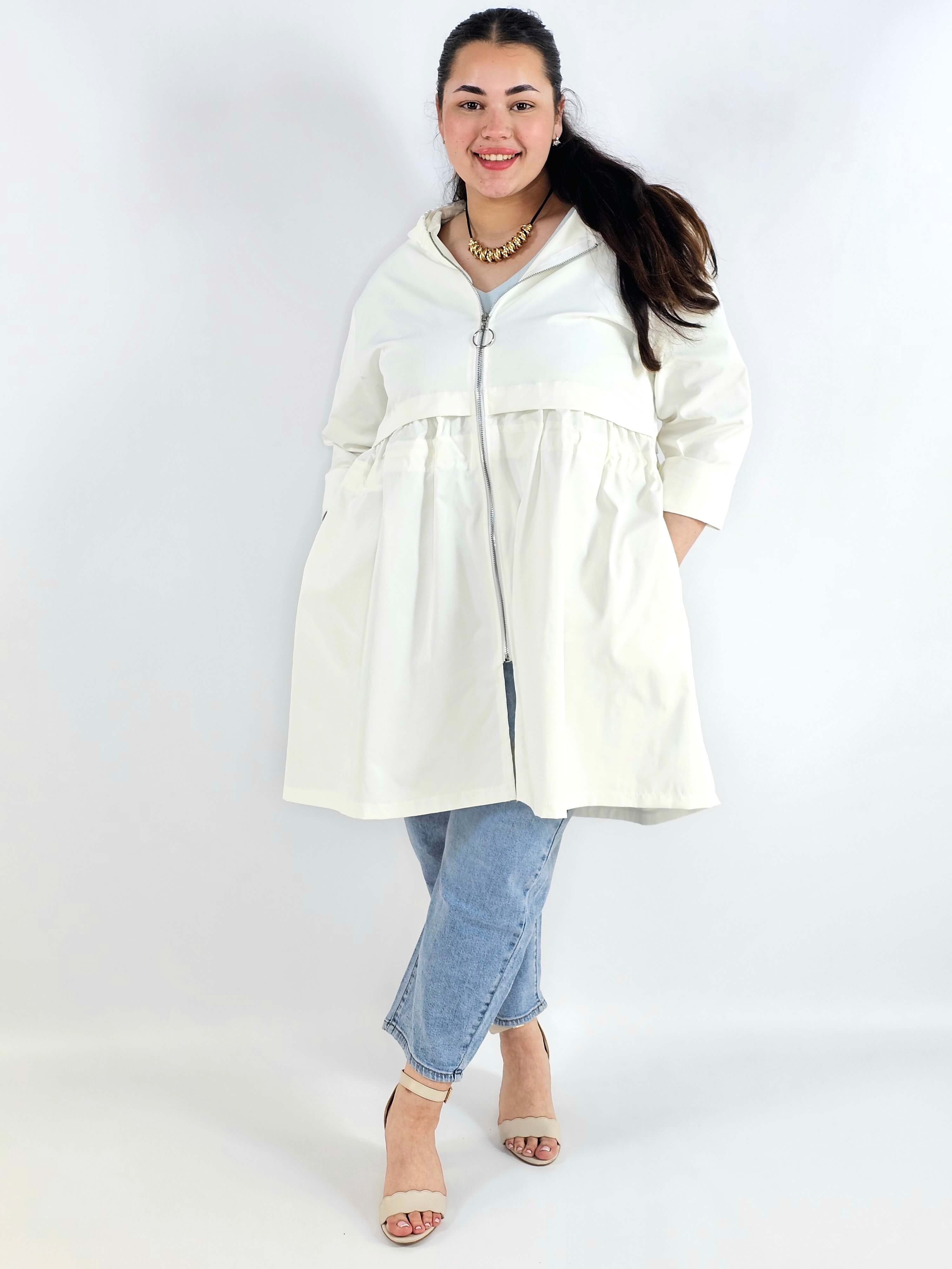 Płaszcz plus size z kapturem – lekkość, która otula sylwetkę Stylowa XL