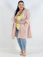 Płaszcz plus size z kapturem – lekkość, która otula sylwetkę Stylowa XL