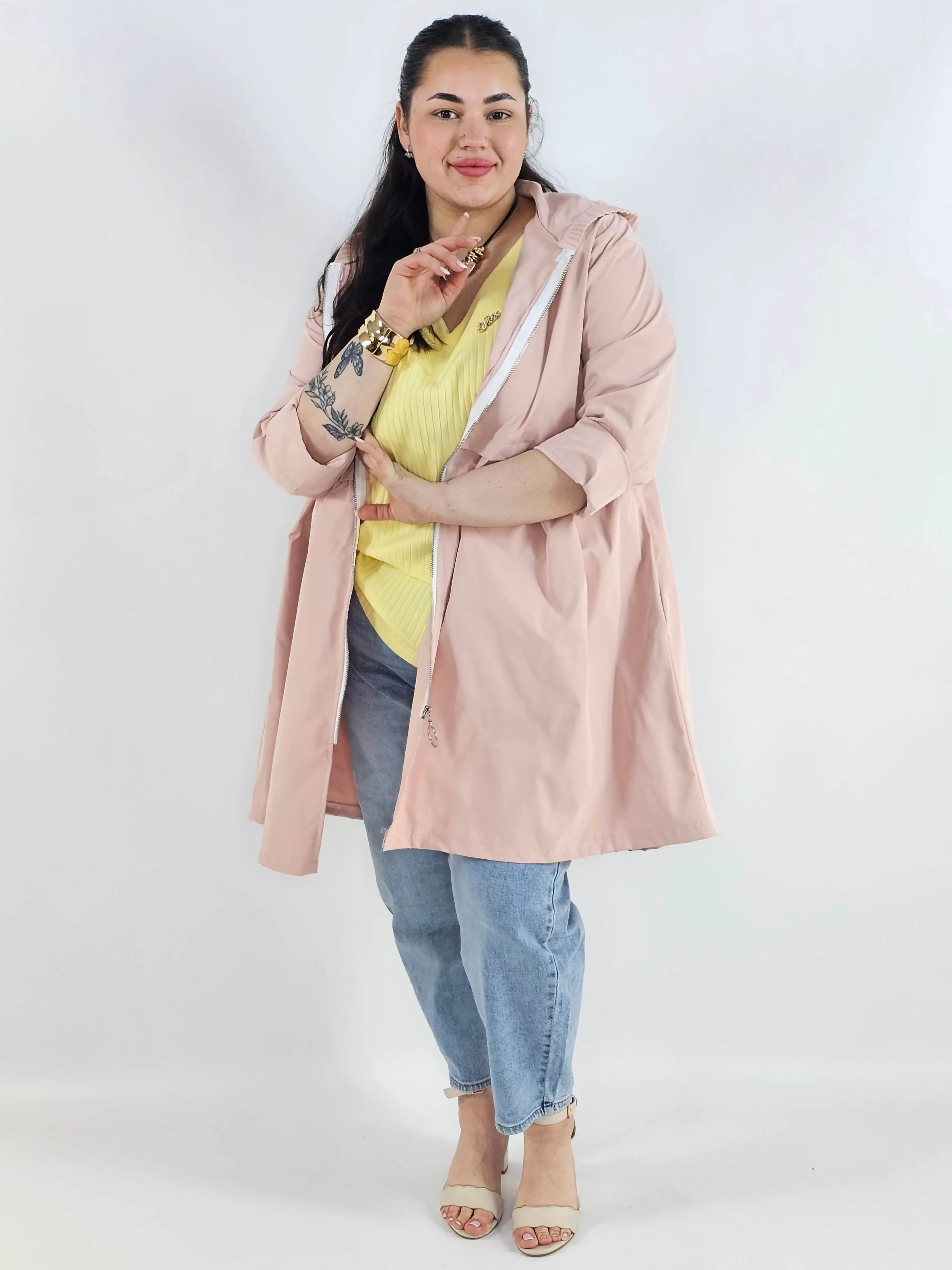 Płaszcz plus size z kapturem – lekkość, która otula sylwetkę Stylowa XL