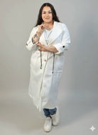 Płaszcz plus size z kieszeniami i regulacją w talii Stylowa XL