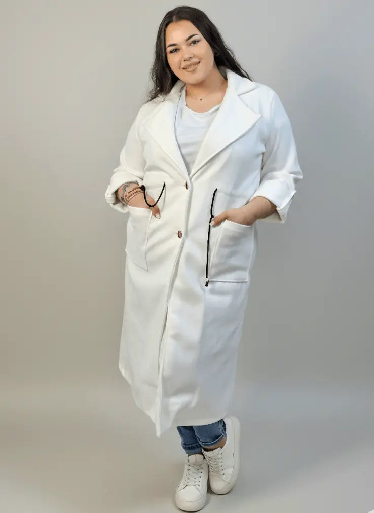 Płaszcz plus size z kieszeniami i regulacją w talii Stylowa XL