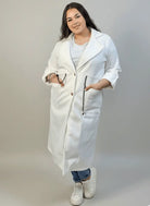 Płaszcz plus size z kieszeniami i regulacją w talii Stylowa XL