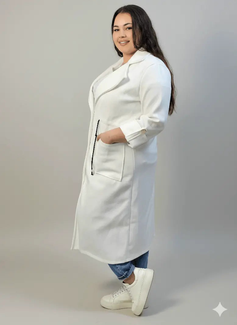 Płaszcz plus size z kieszeniami i regulacją w talii Stylowa XL