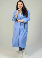 Płaszcz plus size z kieszeniami i regulacją w talii Stylowa XL