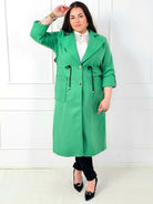 Płaszcz plus size z kieszeniami i regulacją w talii Stylowa XL