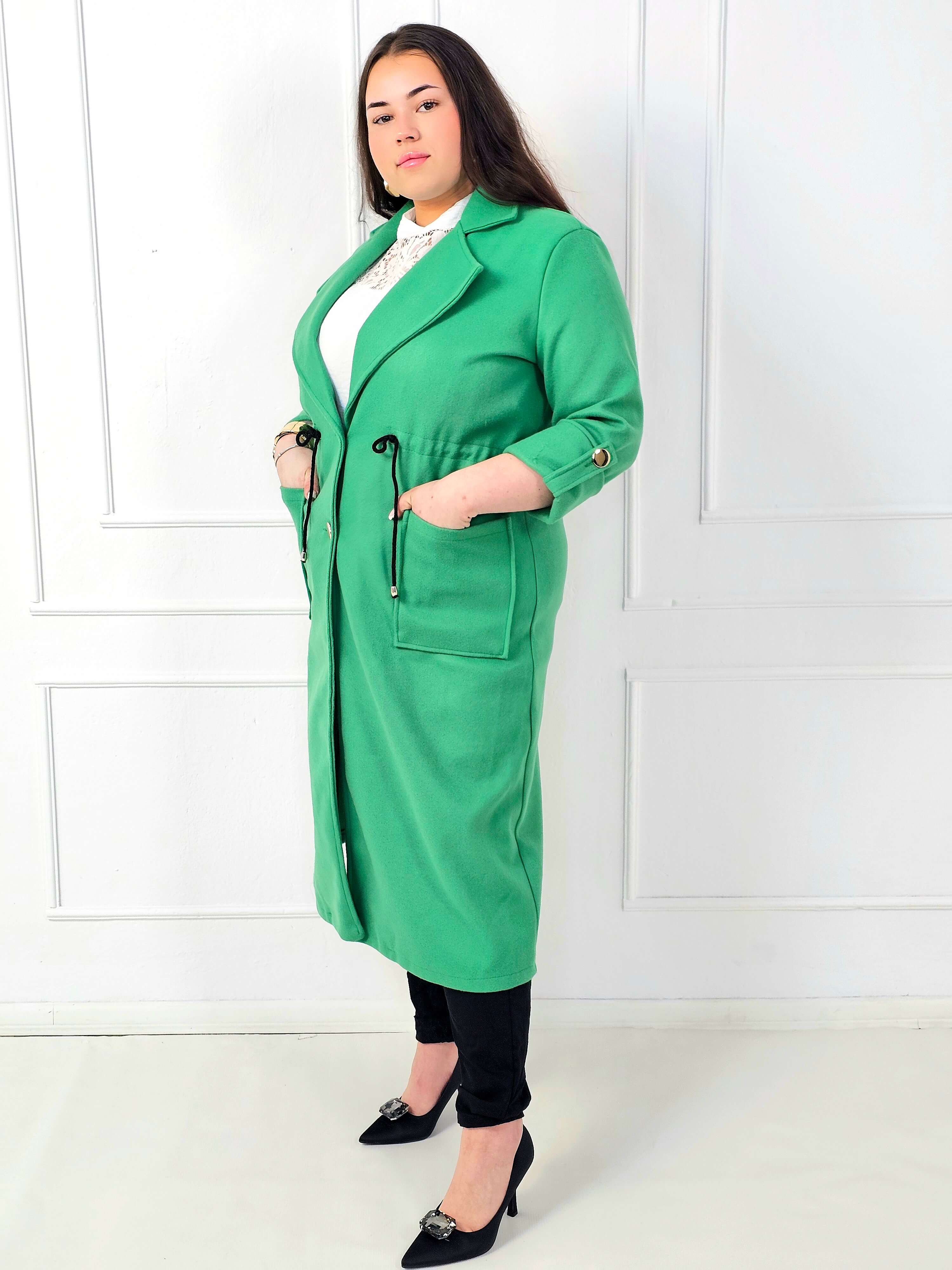 Płaszcz plus size z kieszeniami i regulacją w talii Stylowa XL