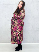 Płaszcz plus size z motywem panterki i kwiatów – odważny styl i kobieca elegancja Stylowa XL