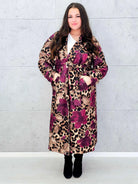Płaszcz plus size z motywem panterki i kwiatów – odważny styl i kobieca elegancja Stylowa XL