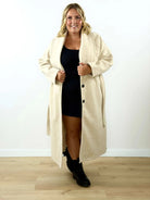 Płaszcz plus size z paskiem – elegancki fason z szerokim kołnierzem Stylowa XL