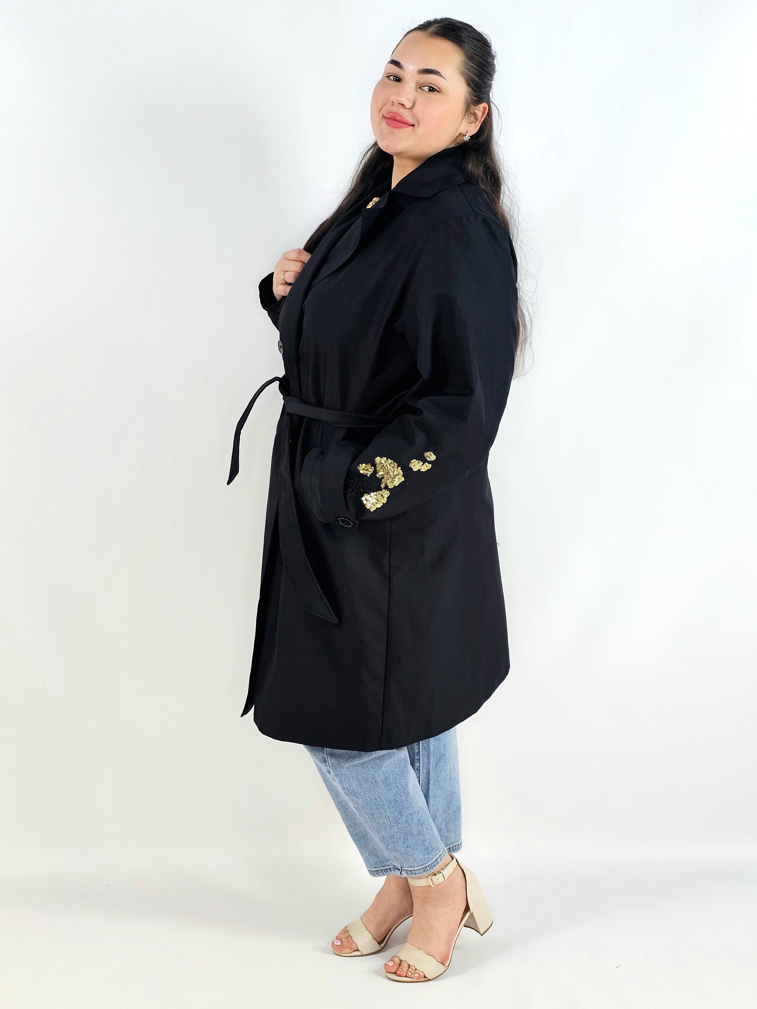 Płaszcz plus size z paskiem – elegancki płaszcz XXL z haftem na rękawie Stylowa XL