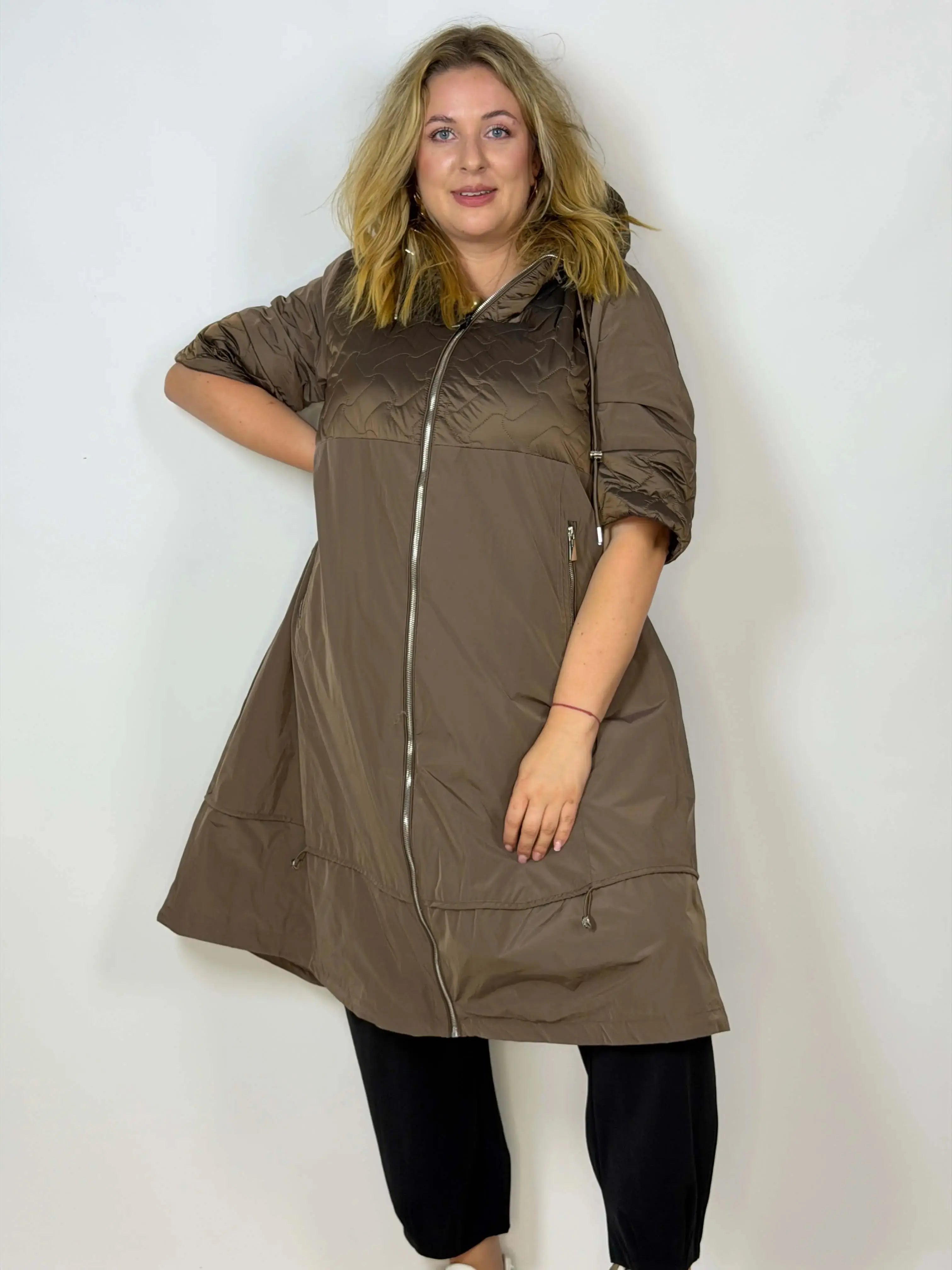 Płaszcz przejściowy Plus Size z kapturem Stylowa XL