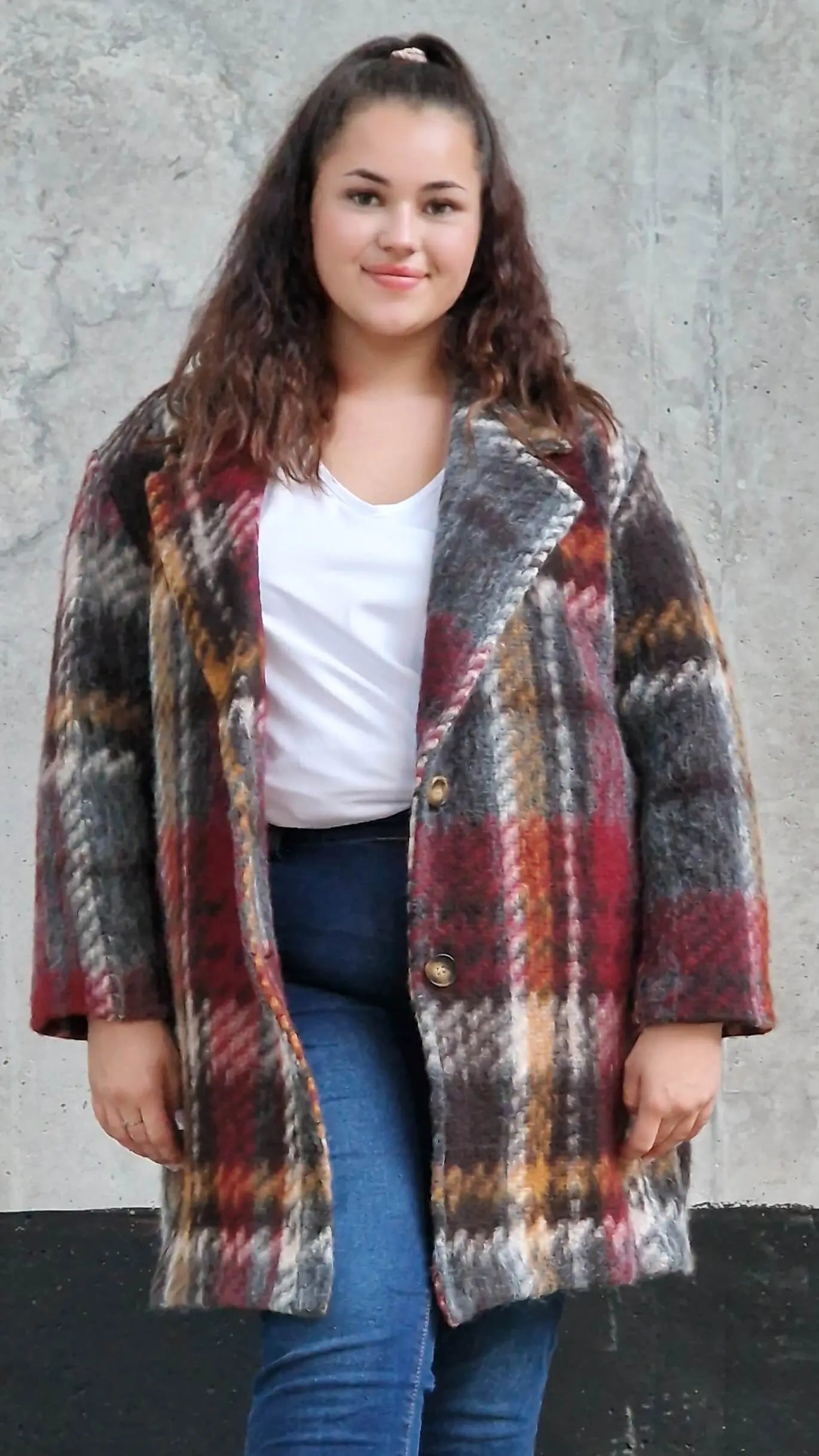 Płaszcz w kratę – modny i elegancki wybór dla każdej kobiety xxl | Stylowa XL Stylowa XL