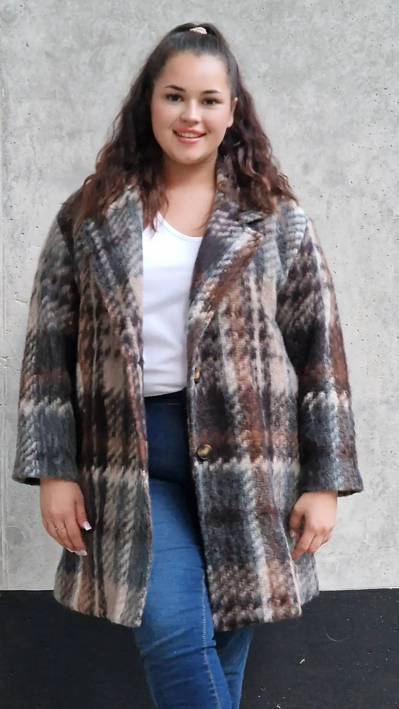 Płaszcz w kratę – modny i elegancki wybór dla każdej kobiety xxl | Stylowa XL Stylowa XL