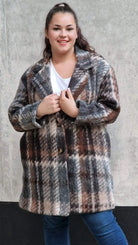 Płaszcz w kratę – modny i elegancki wybór dla każdej kobiety xxl | Stylowa XL Stylowa XL