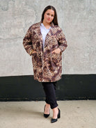 Płaszcz w panterkę plus size – elegancki i kobiecy Stylowa XL