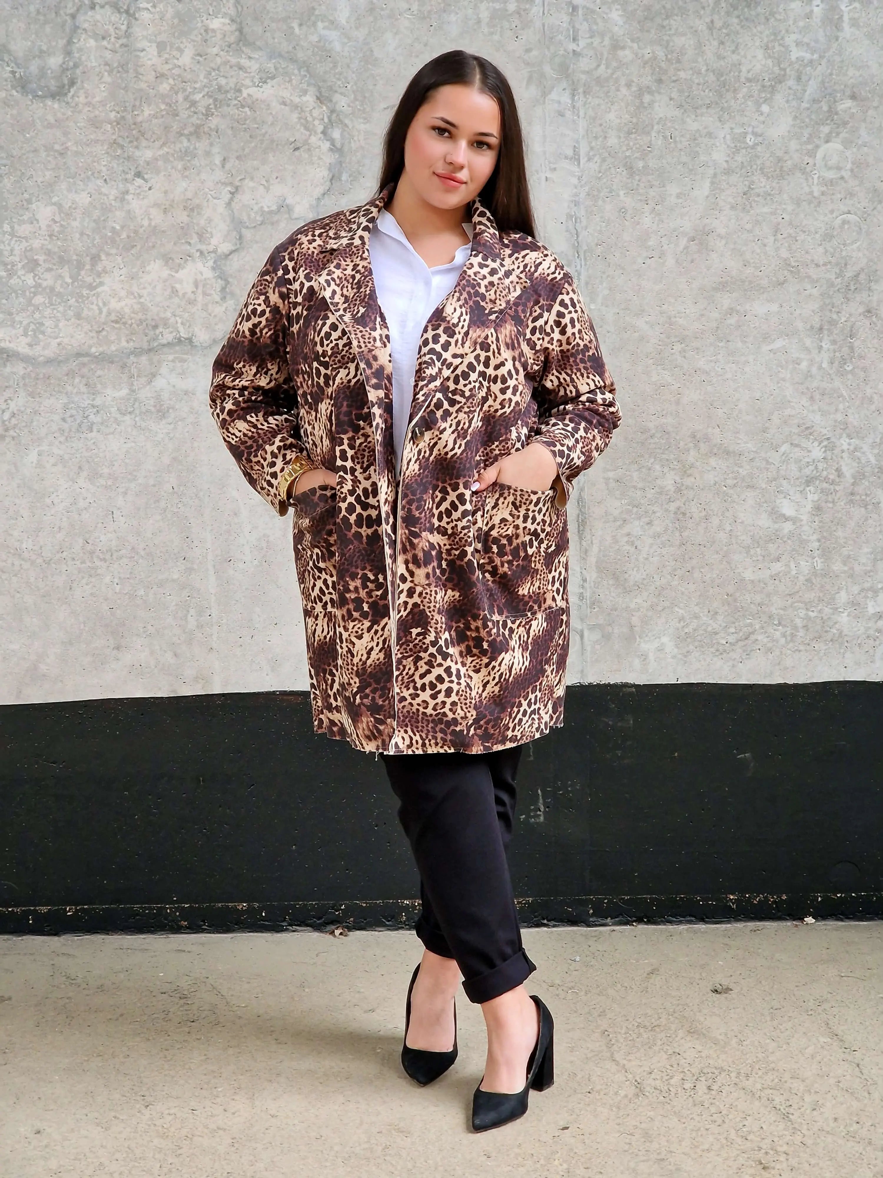 Płaszcz w panterkę plus size – elegancki i kobiecy Stylowa XL