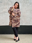 Płaszcz w panterkę plus size – elegancki i kobiecy Stylowa XL