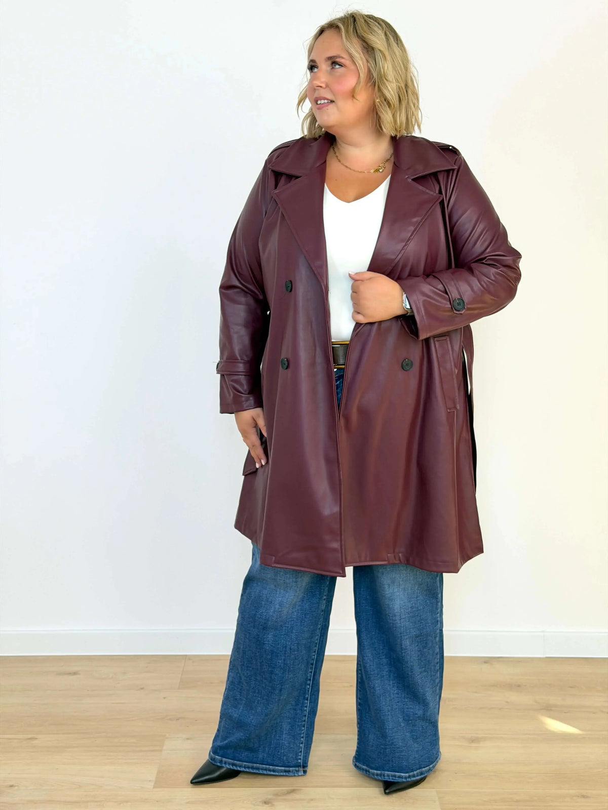 Płaszcz z eko skóry plus size z paskiem – elegancki trencz damski Stylowa XL