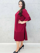 Bordowa sukienka plisowana midi plus size – Stylowa XL bokiem 
