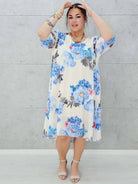 Plisowana sukienka w kwiaty z dekoltem V –moda dla kobiet plus size Stylowa XL